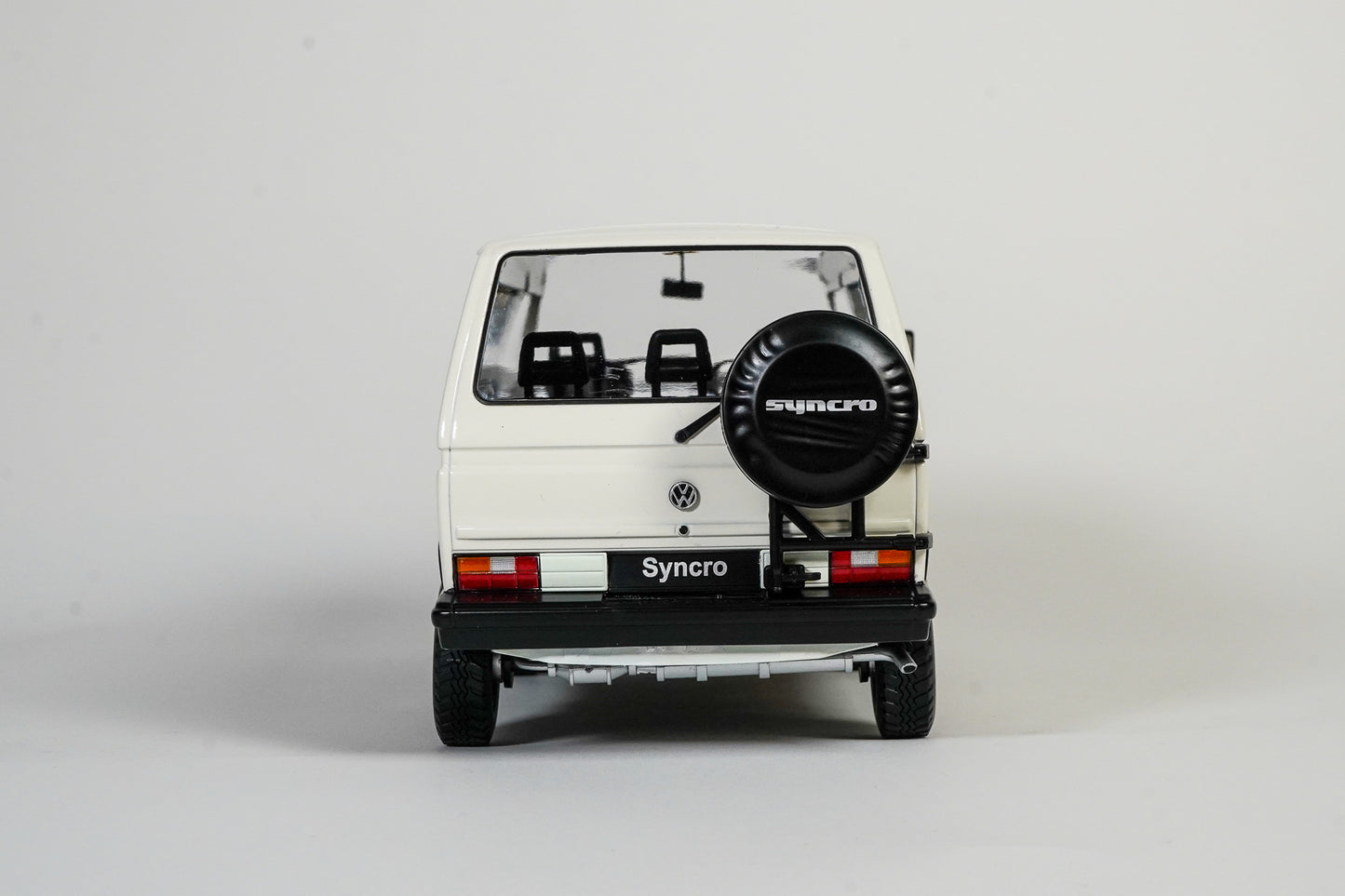 Volkswagen Bus T3 Syncro 1987 1:18
