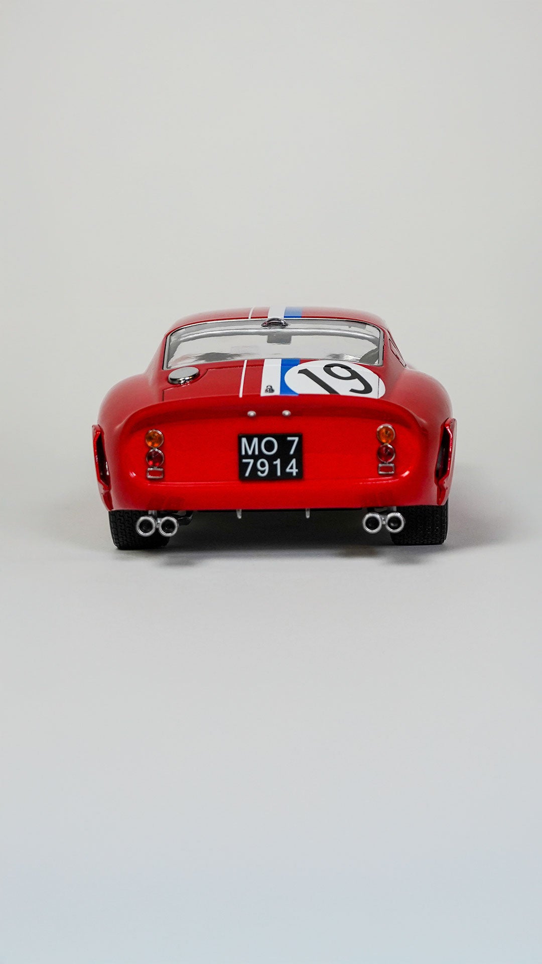 FERRARI 250 GTO #22 24H OF LE MANS (1962) & DISPLAY CASE 1/18 MODEL BBR BBR1862 FERRARI 250 GTO #22 24H OF LE MANS (1962) & DISPLAY CASE 1/18 MODEL BBR BBR1862