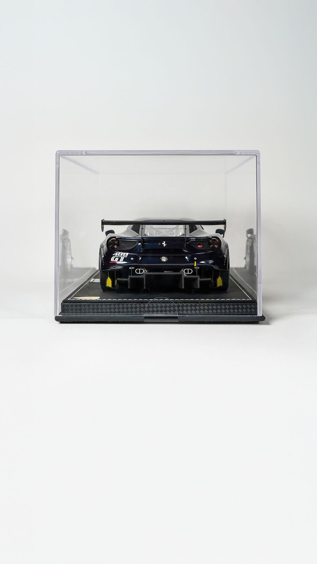 1:18 - Ferrari - 488 GT  - Livrea Blu Nart - With Plexi Showcase - BBR