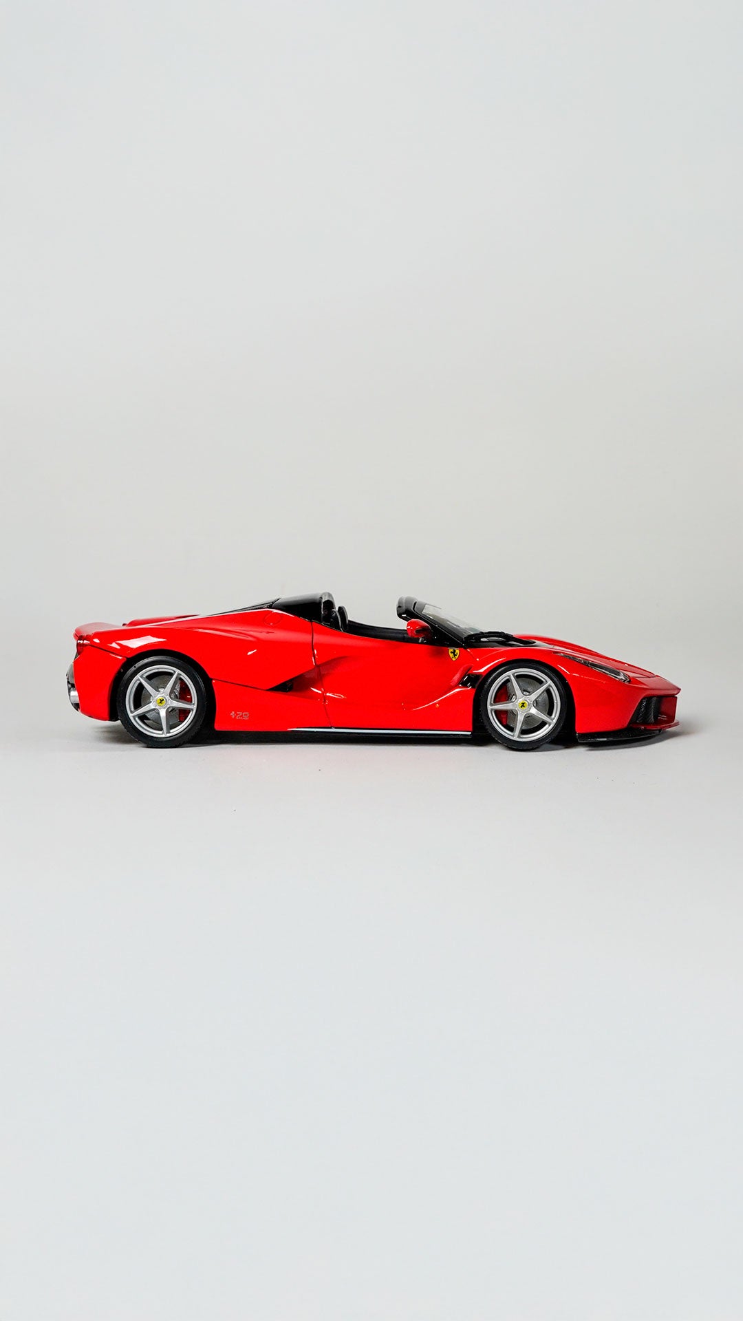 Bburago Ferrari LaFerrari Aperta 1:24