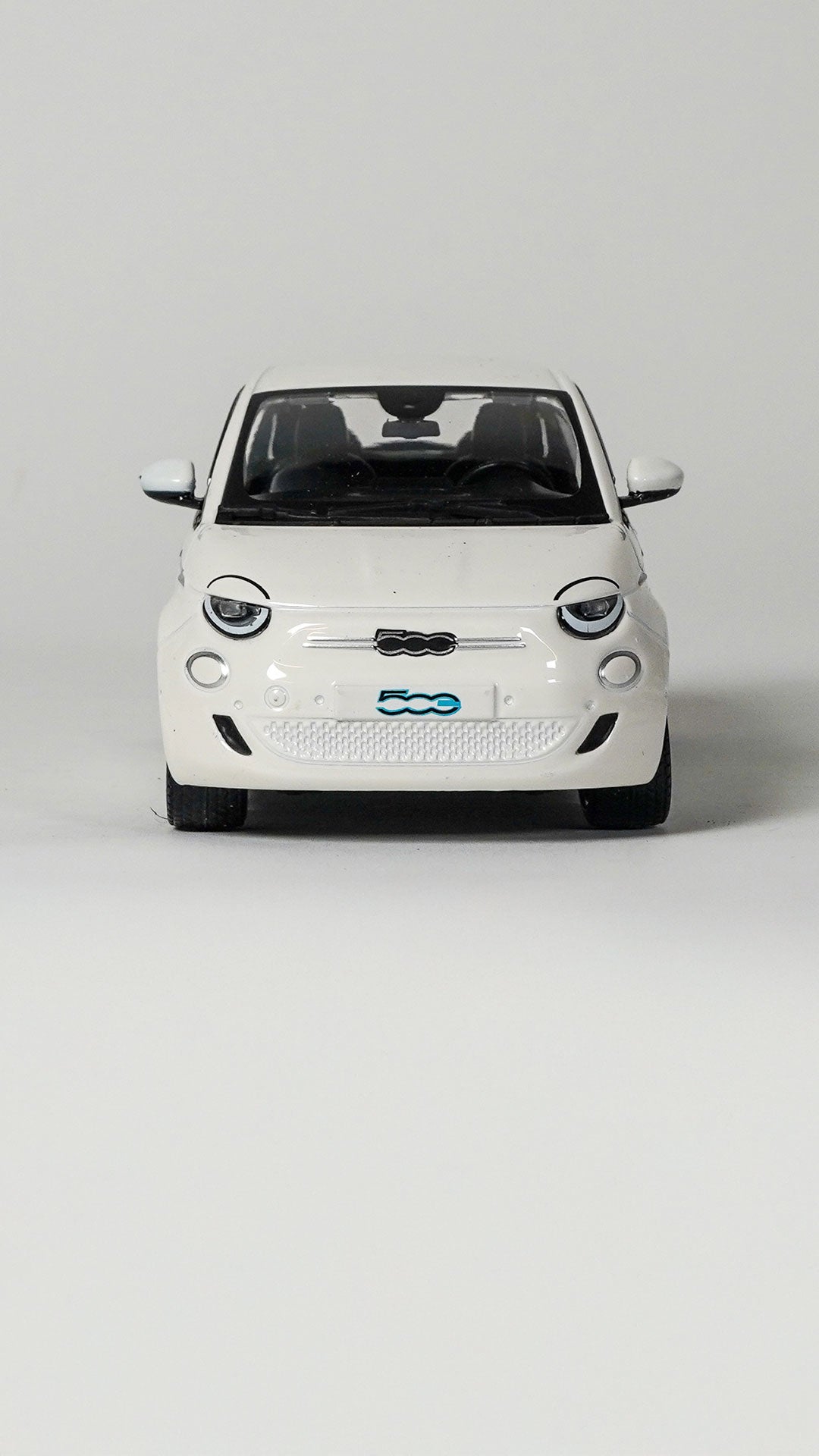 Bburago Fiat 500e 1:24