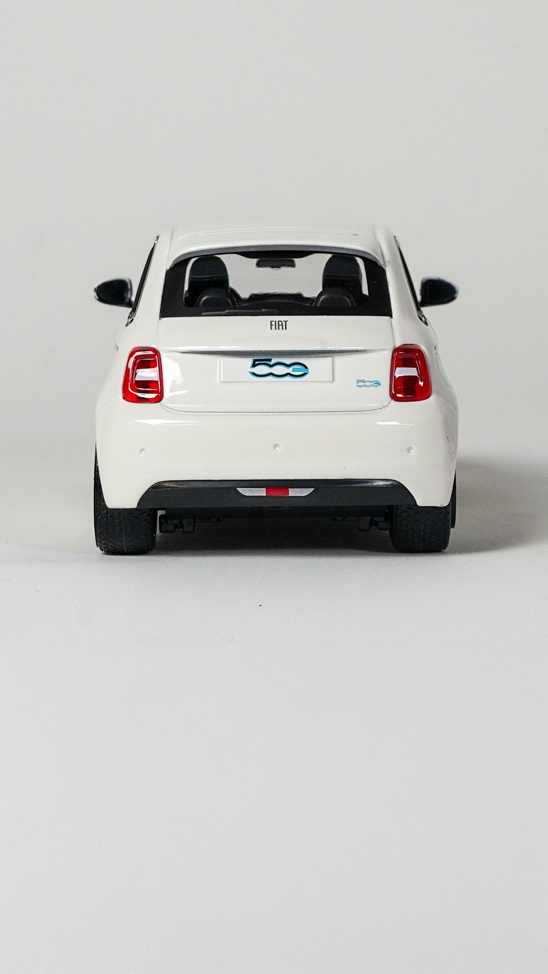 Bburago Fiat 500e 1:24