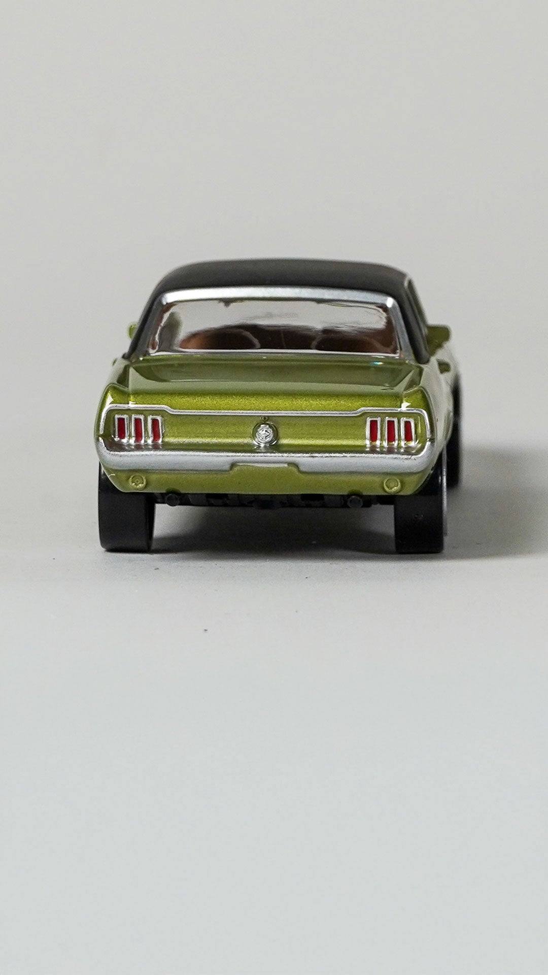 Ford Mustang 1:43