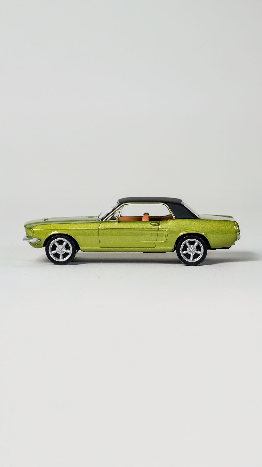 Ford Mustang 1:43