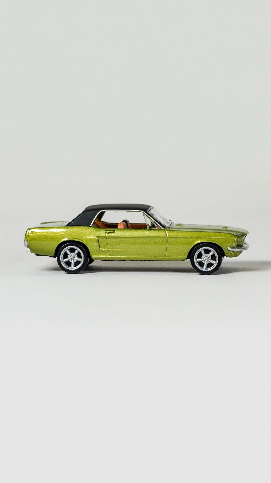 Ford Mustang 1:43