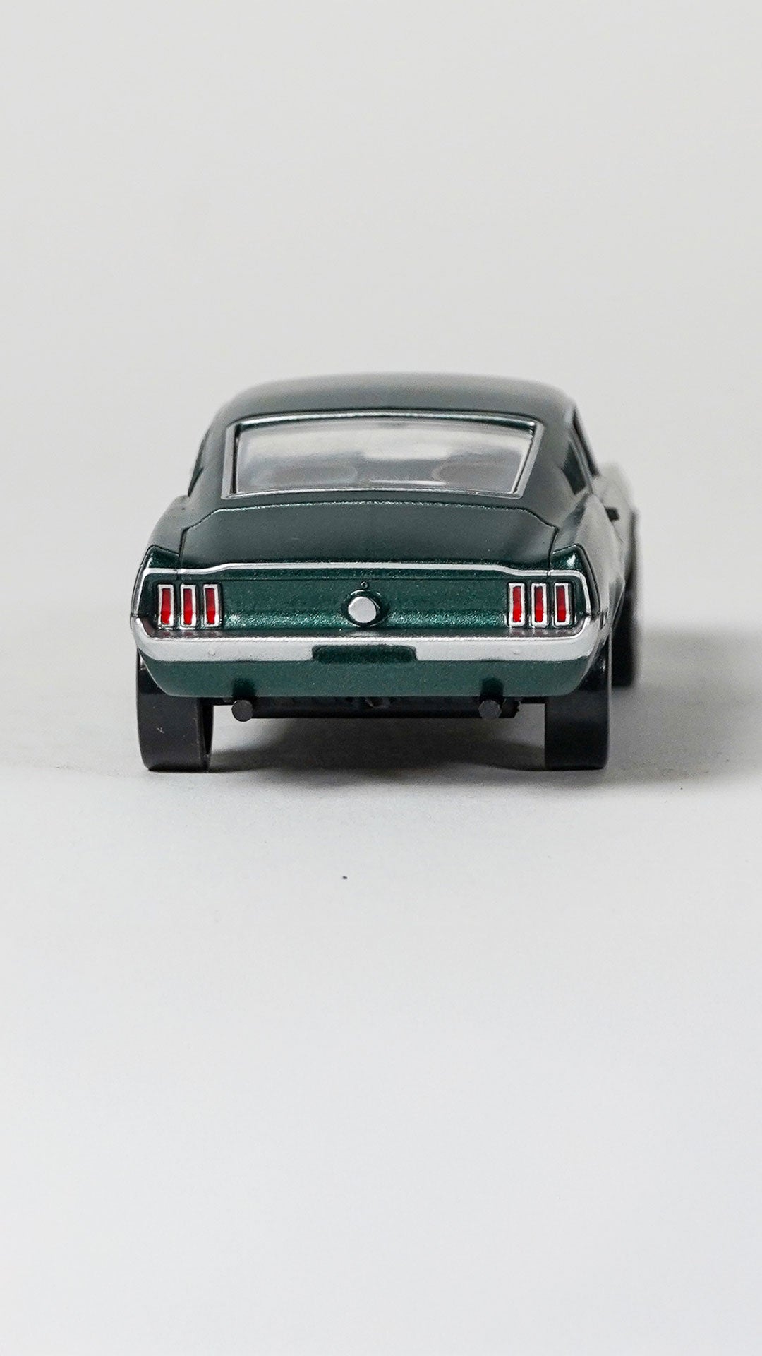 Ford Mustang Fastback 1:43