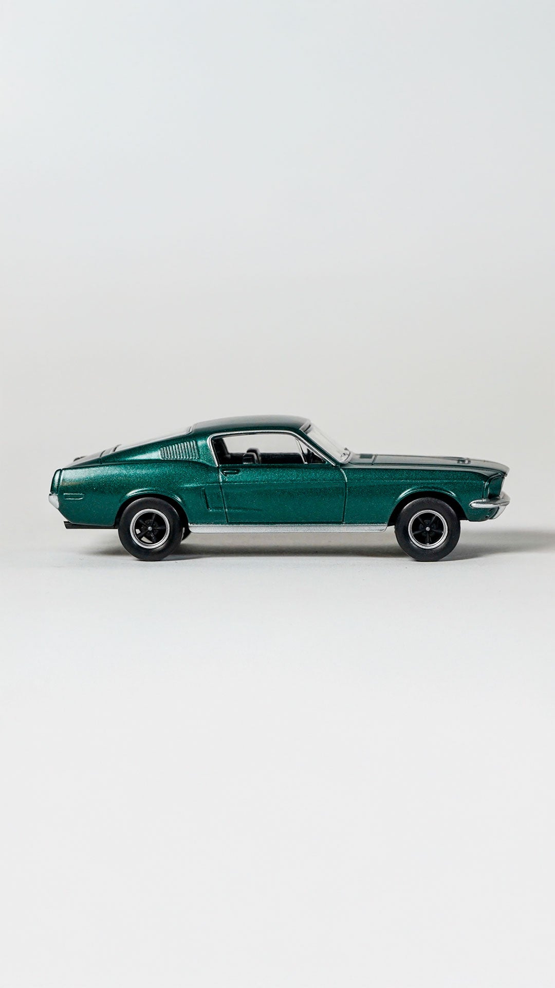 Ford Mustang Fastback 1:43