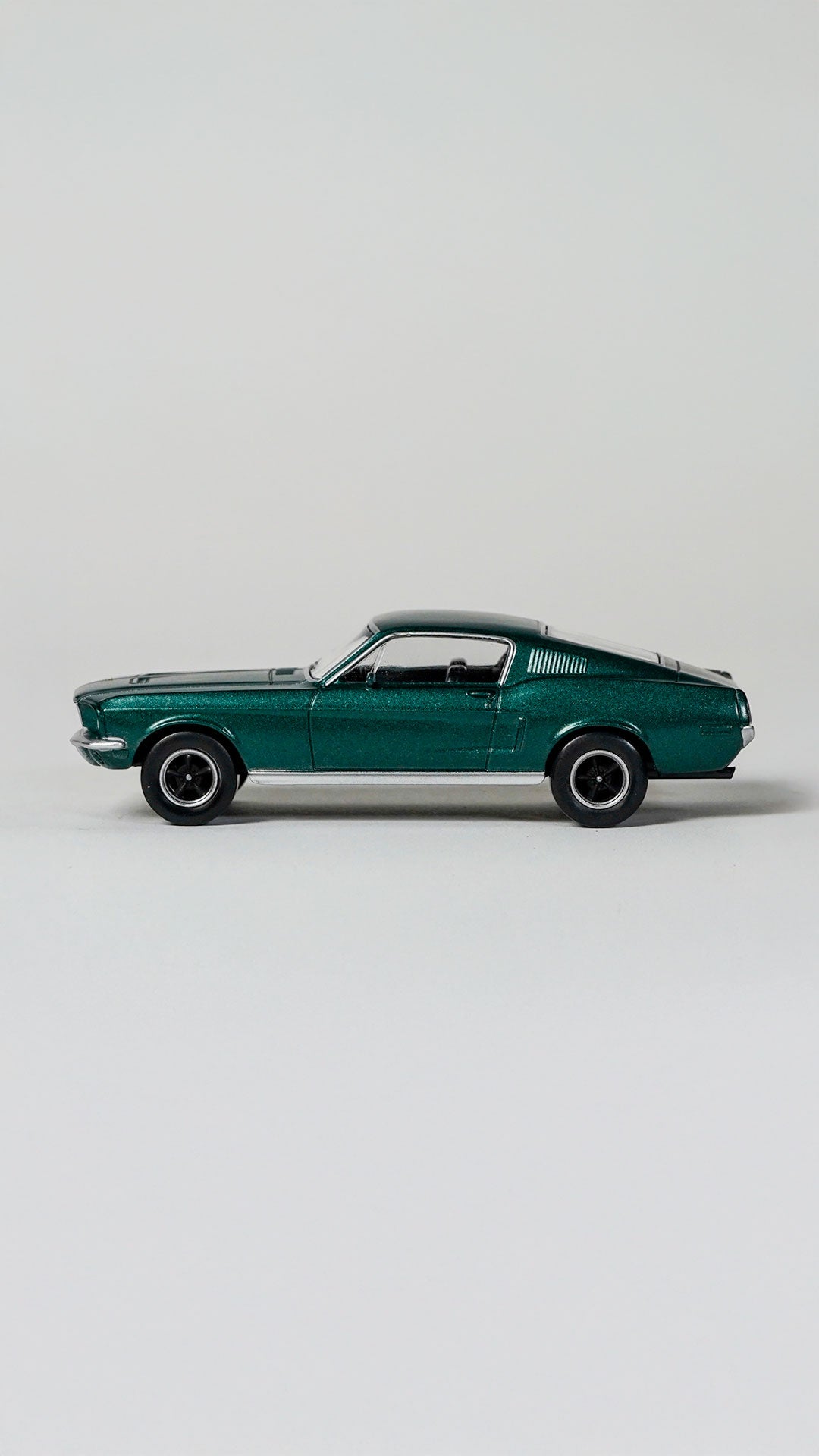 Ford Mustang Fastback 1:43