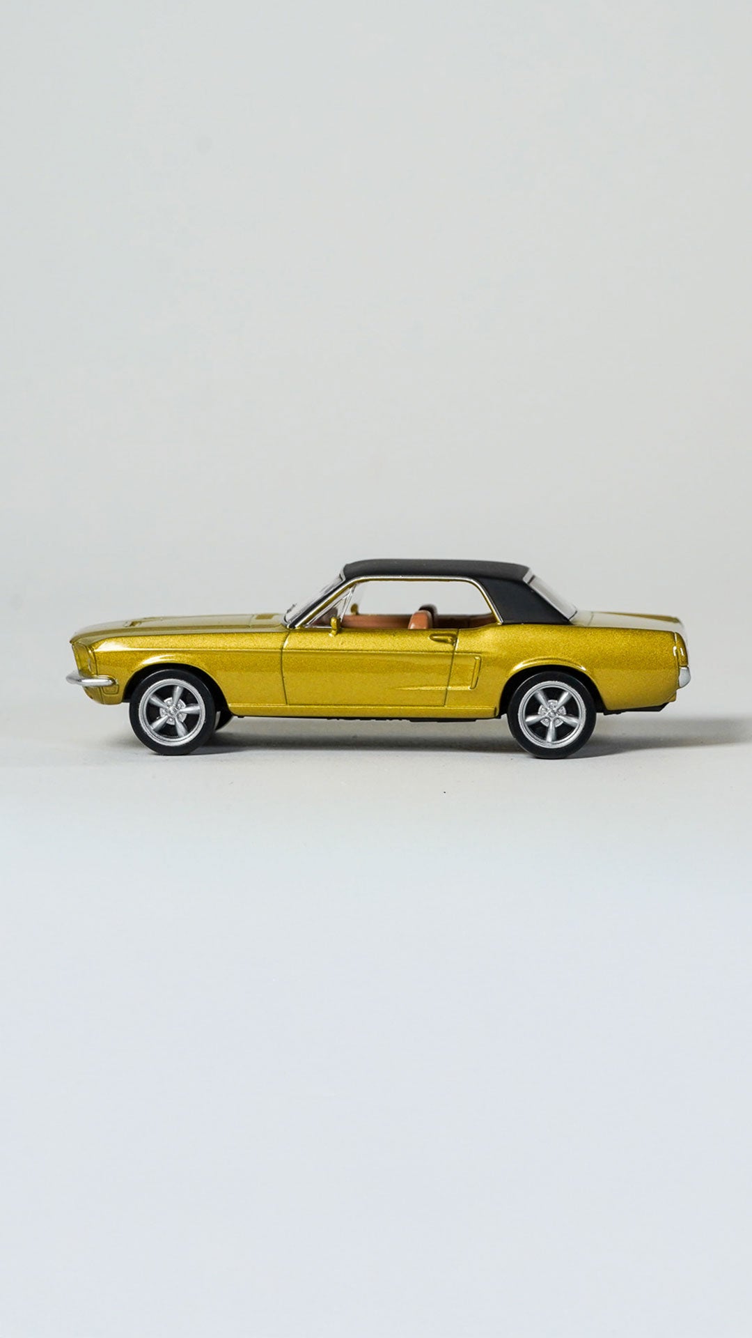 Ford Mustang 1:43