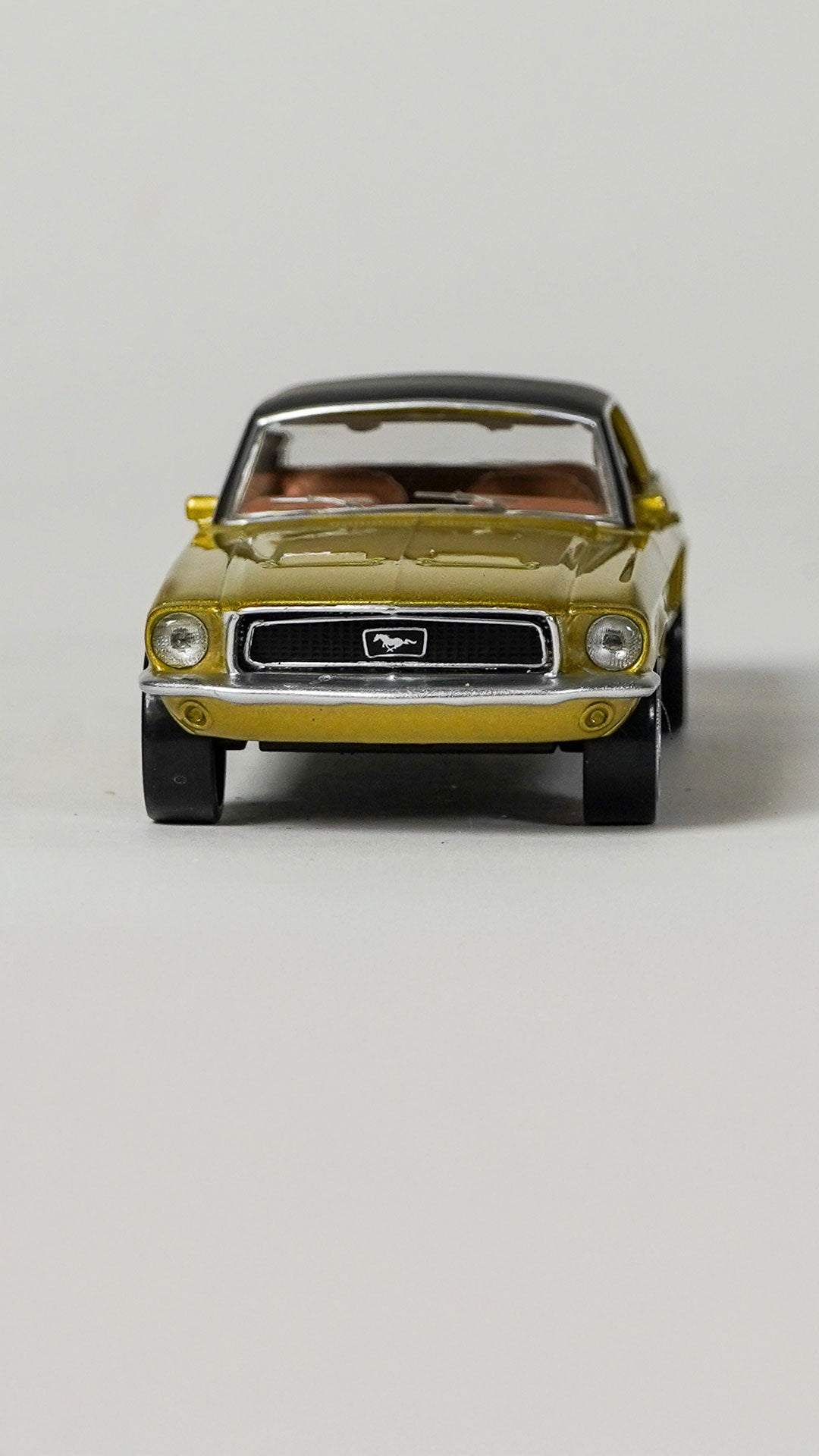 Ford Mustang 1:43