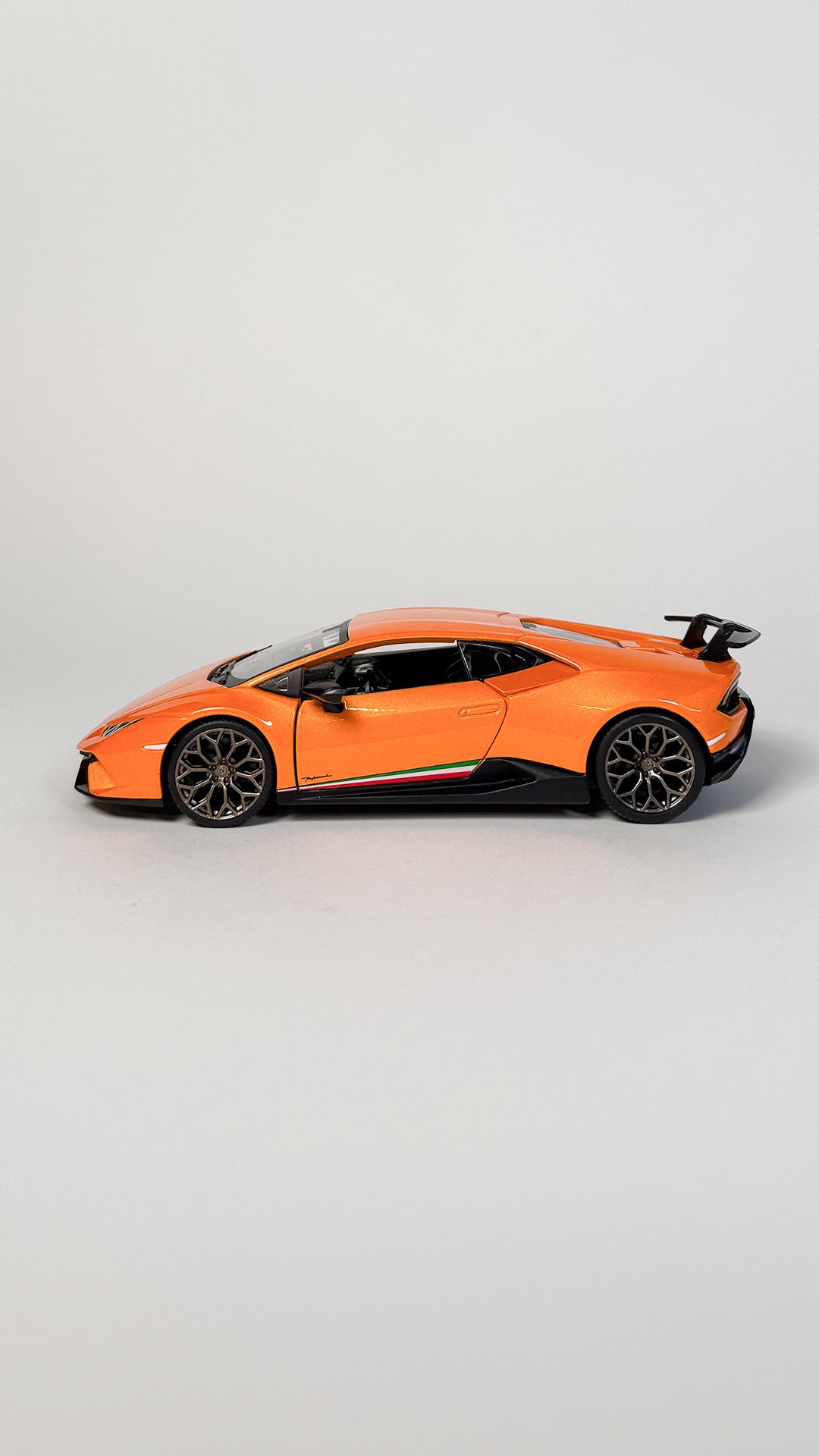 Lamborghini Huracán Performante 1:24
