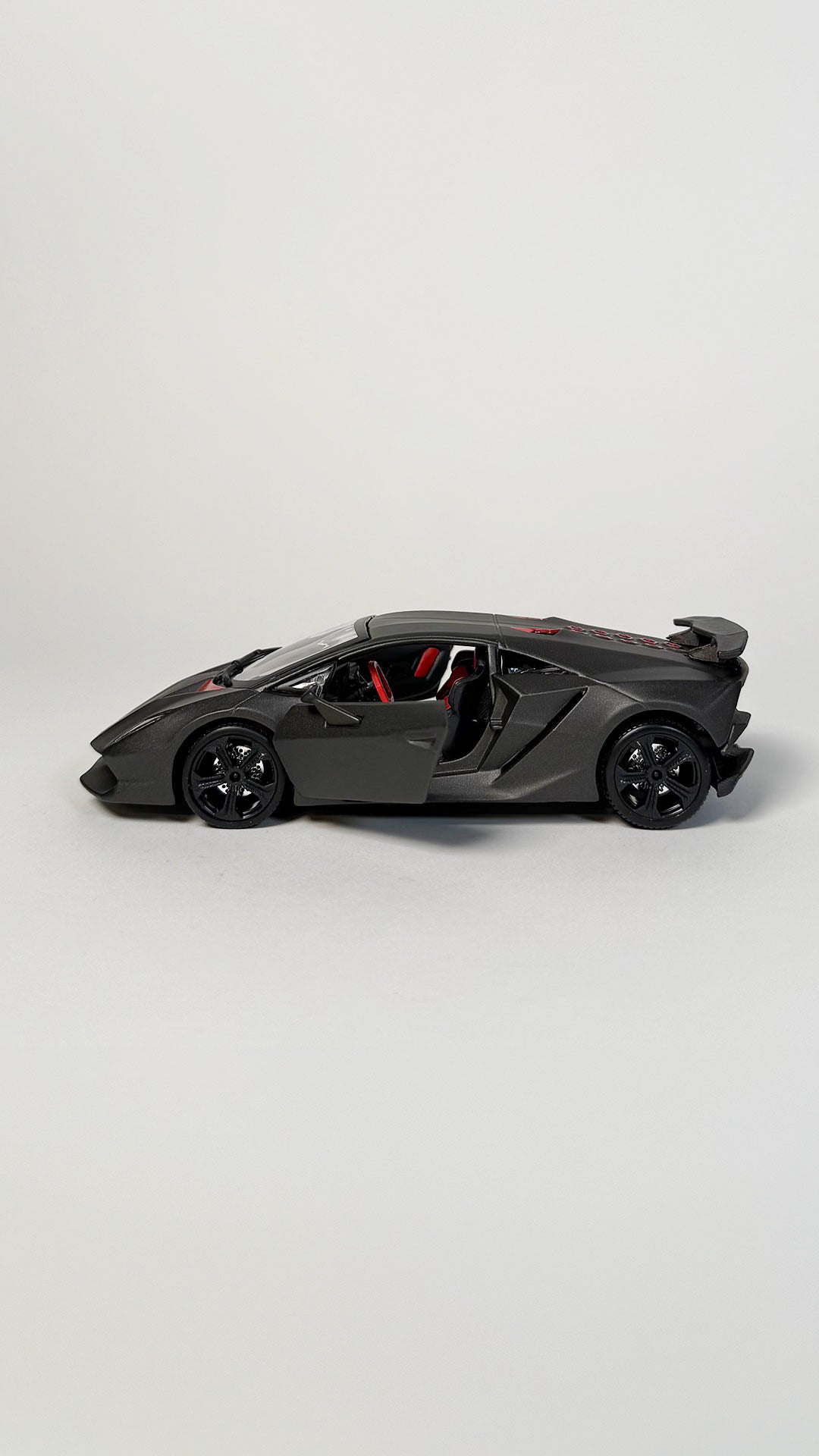 Lamborghini Sesto Elemento 1:24