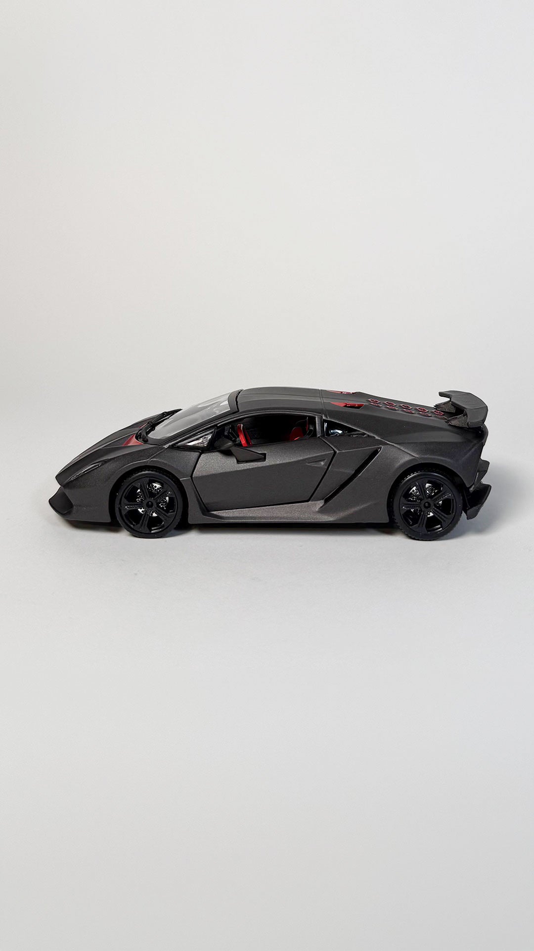 Lamborghini Sesto Elemento 1:24