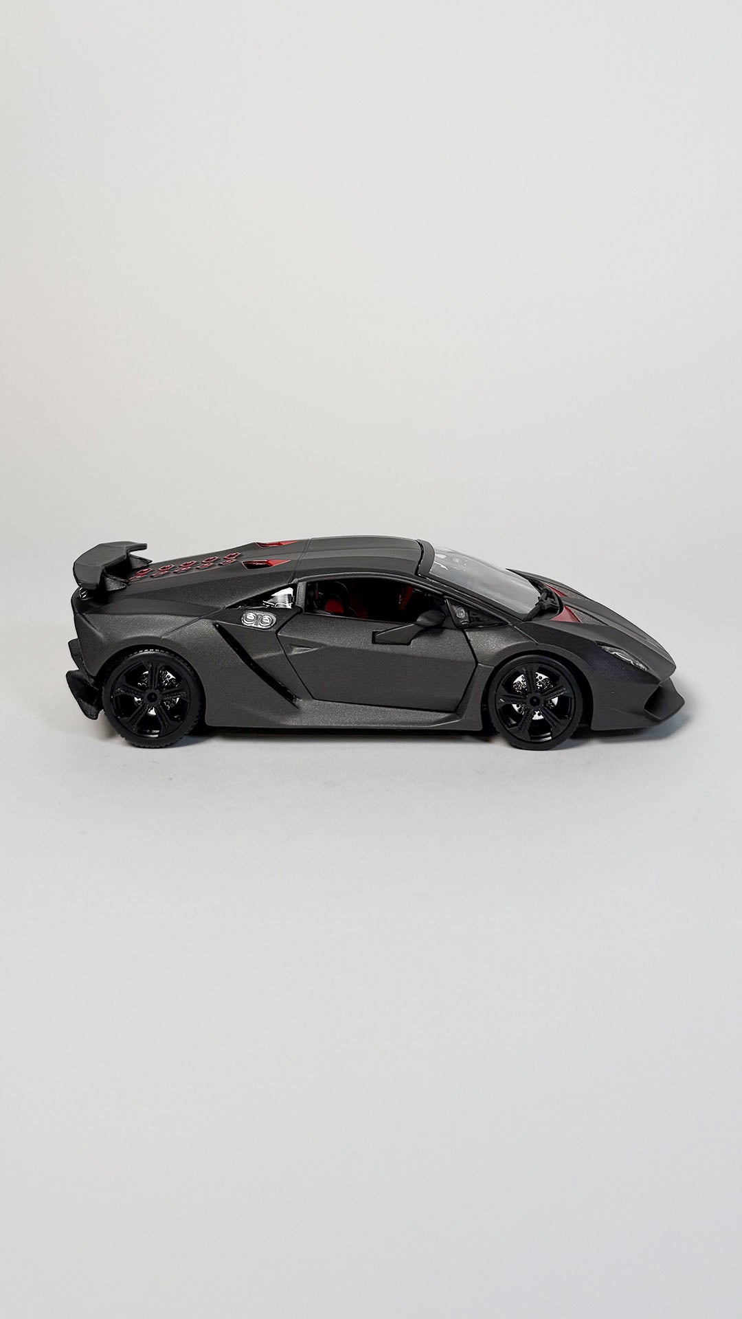 Lamborghini Sesto Elemento 1:24