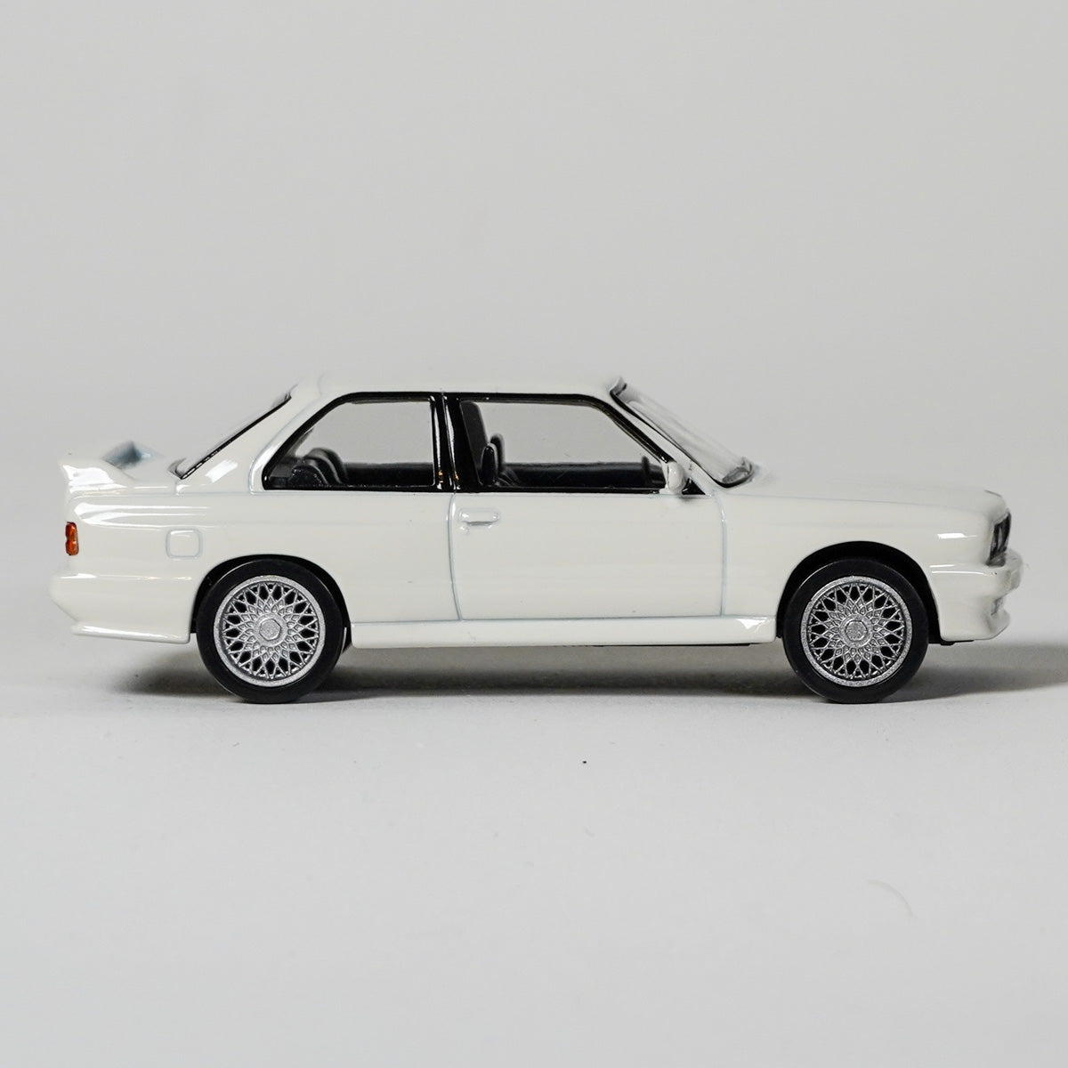 BMW M3 E30 1987 1:43