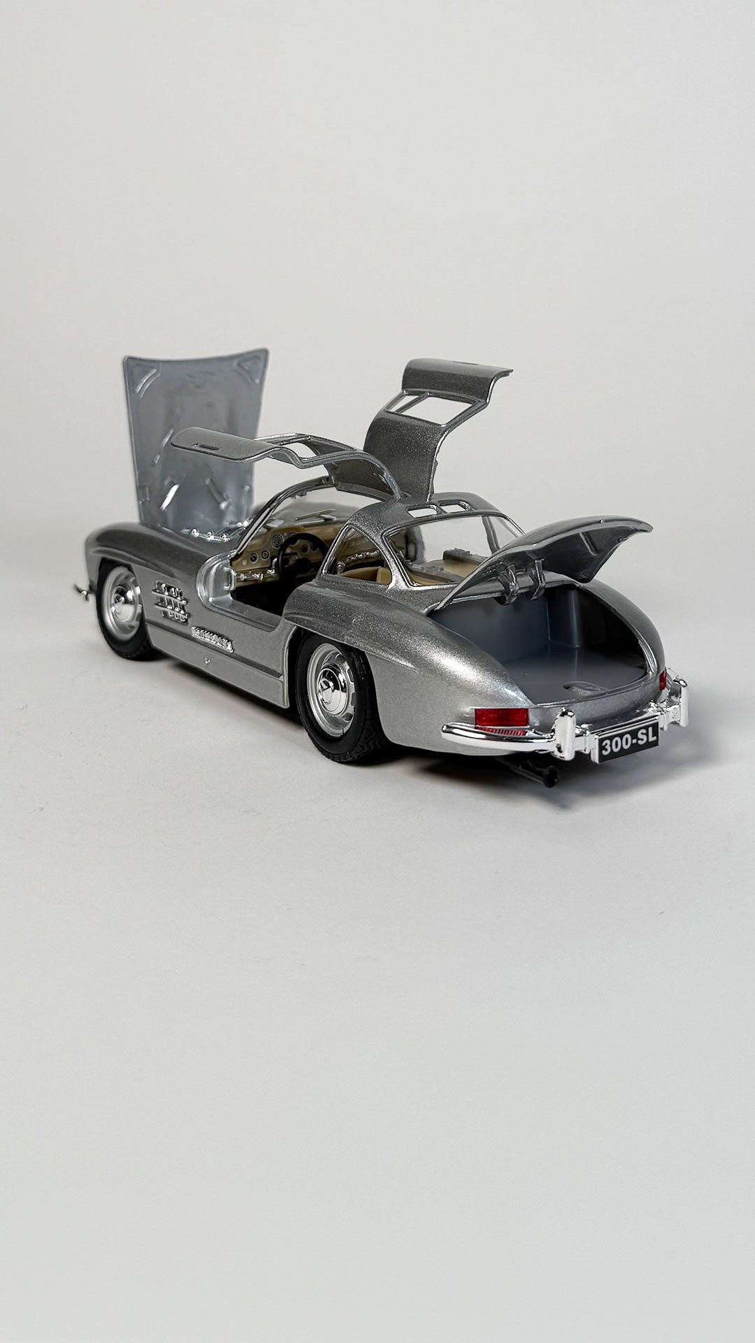 Mercedes 300 SL Coupé 1954 1:24 Grå