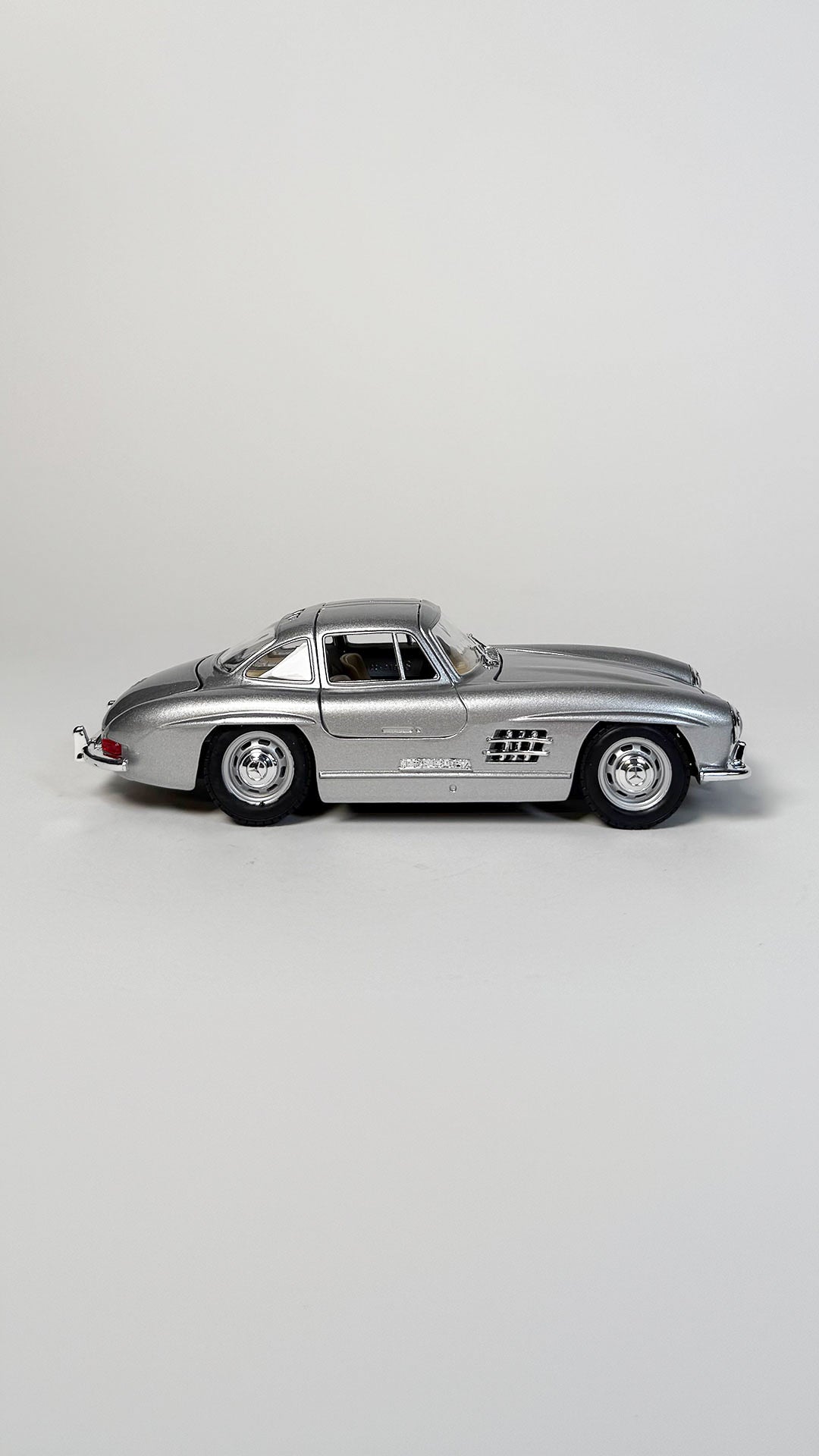 Mercedes 300 SL Coupé 1954 1:24 Grå