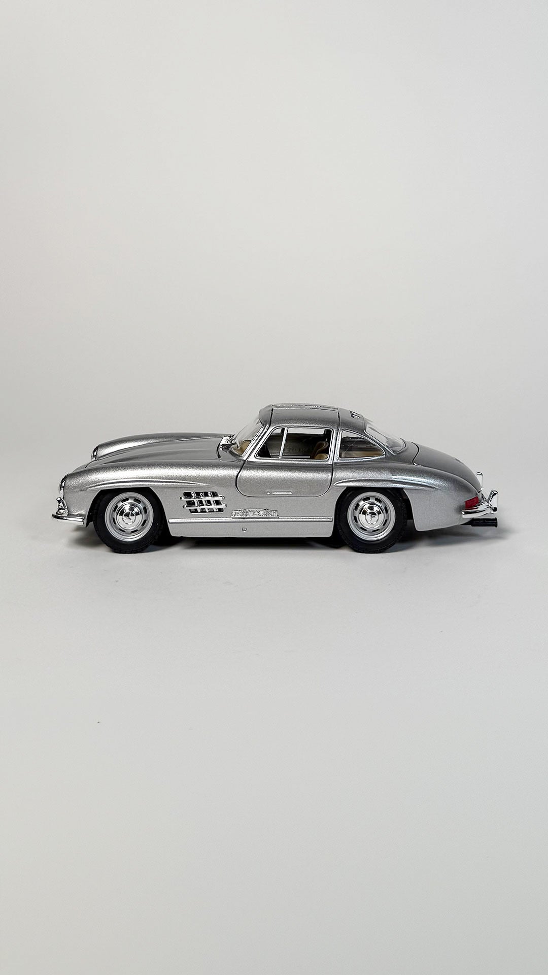 Mercedes 300 SL Coupé 1954 1:24 Grå