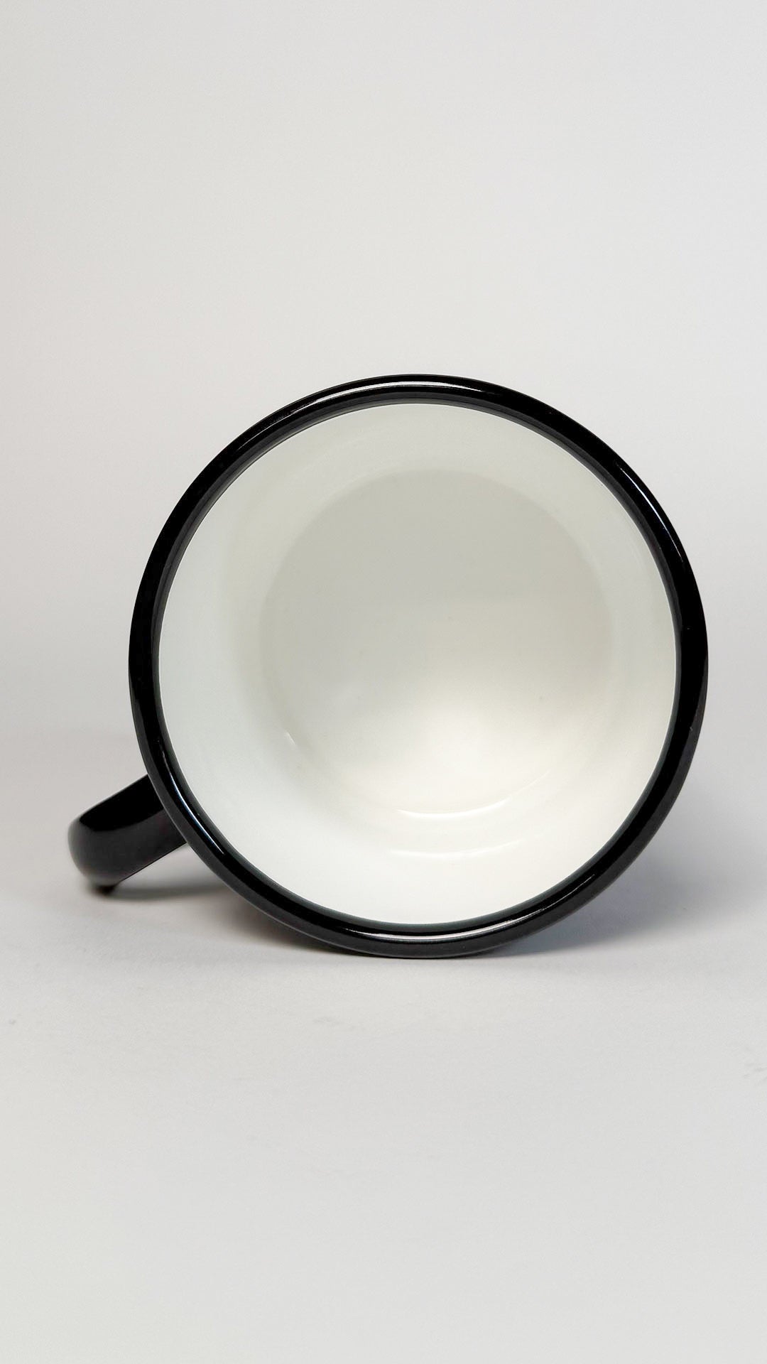 Mini Logo Sort Emalje Krus