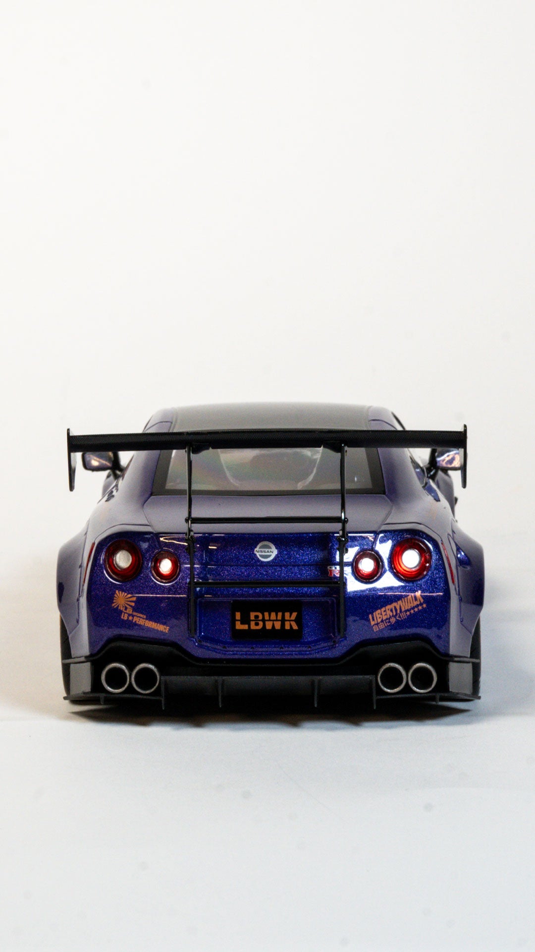 Nissan GTR R35 Liberty Walk Kit 1:18