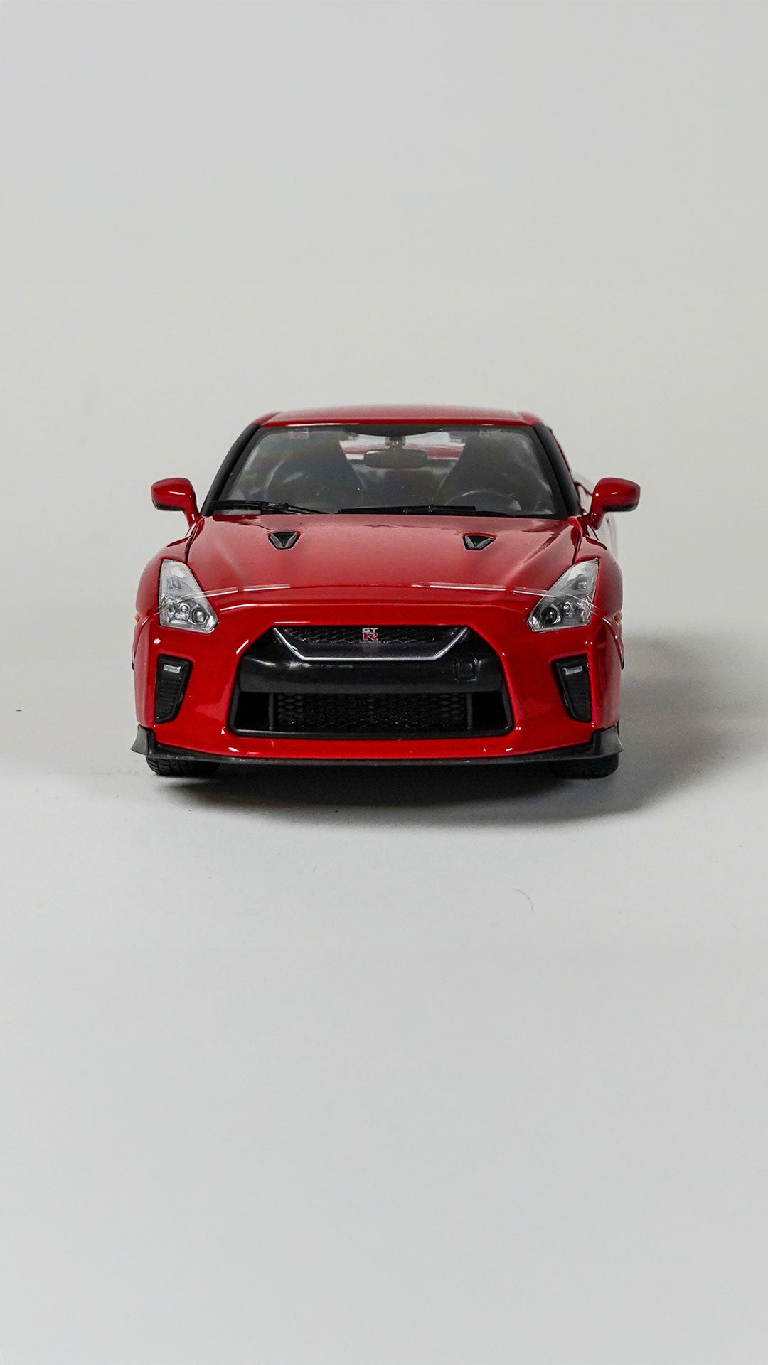 Bburago Nissan GTR 2017 Rød 1:24