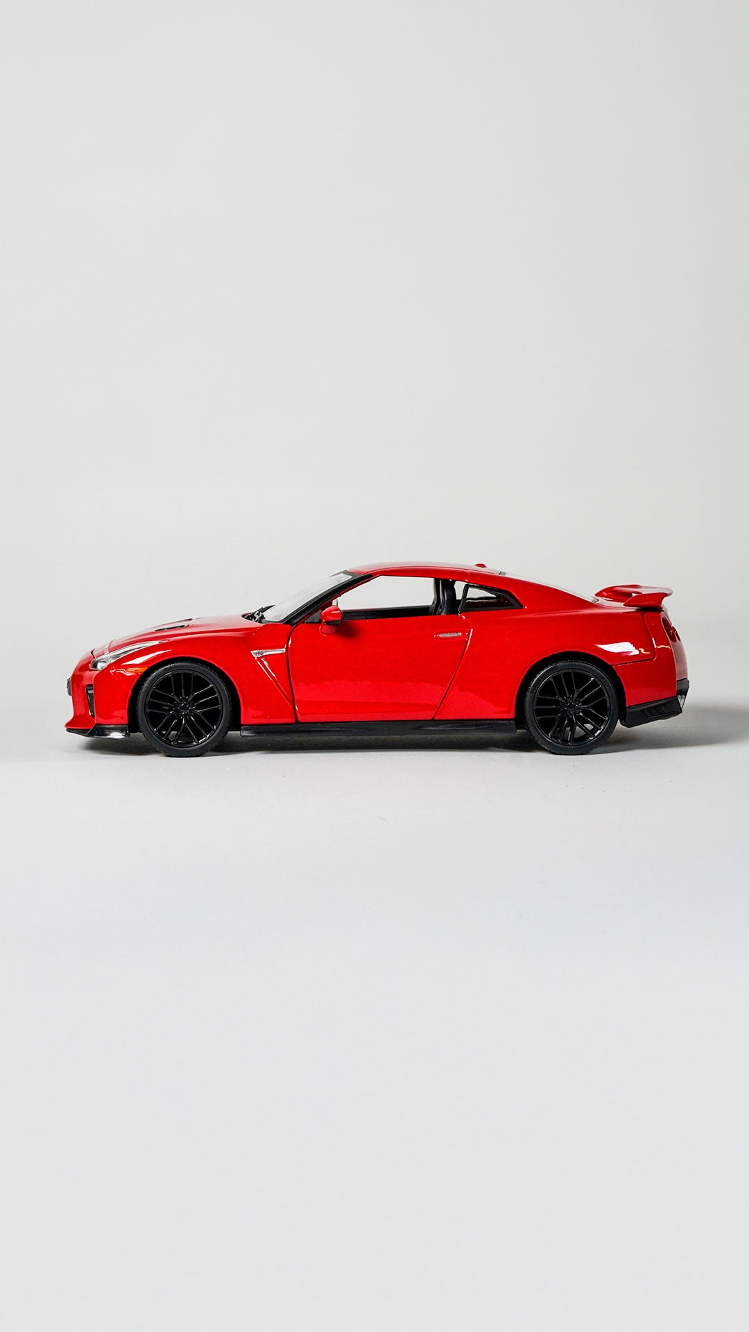 Bburago Nissan GTR 2017 Rød 1:24