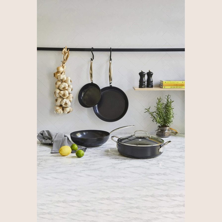 Peugeot Salt/Peber 13 cm Sort Lak – Elegant salt- og peberkværn fra Peugeot i sort lak, tidløst design.