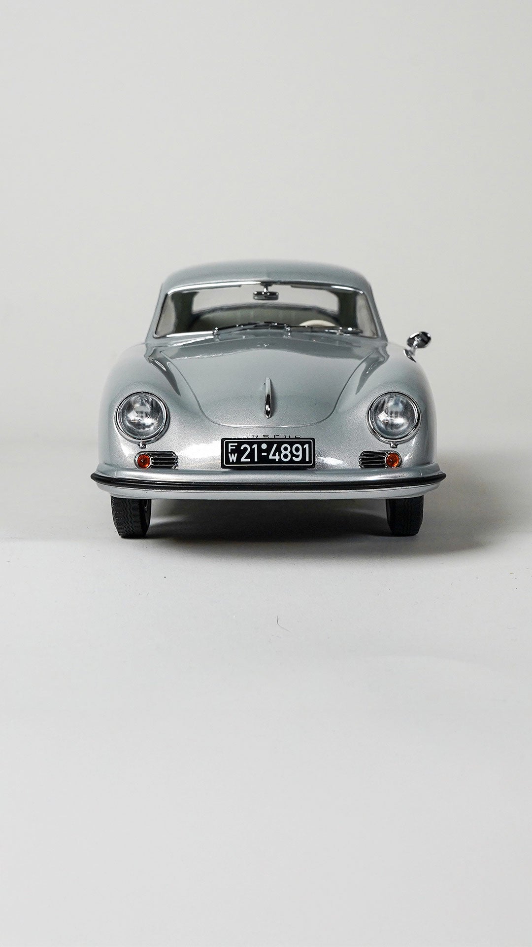 Porsche 356 Coupé 1:18 modelbil i grå med klassisk og tidløst design