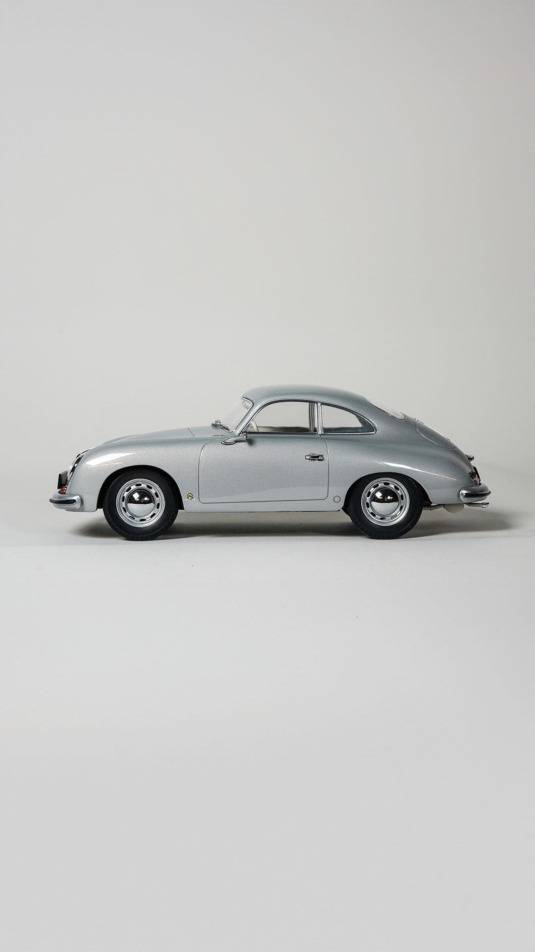 Porsche 356 Coupé 1:18 modelbil i grå med klassisk og tidløst design