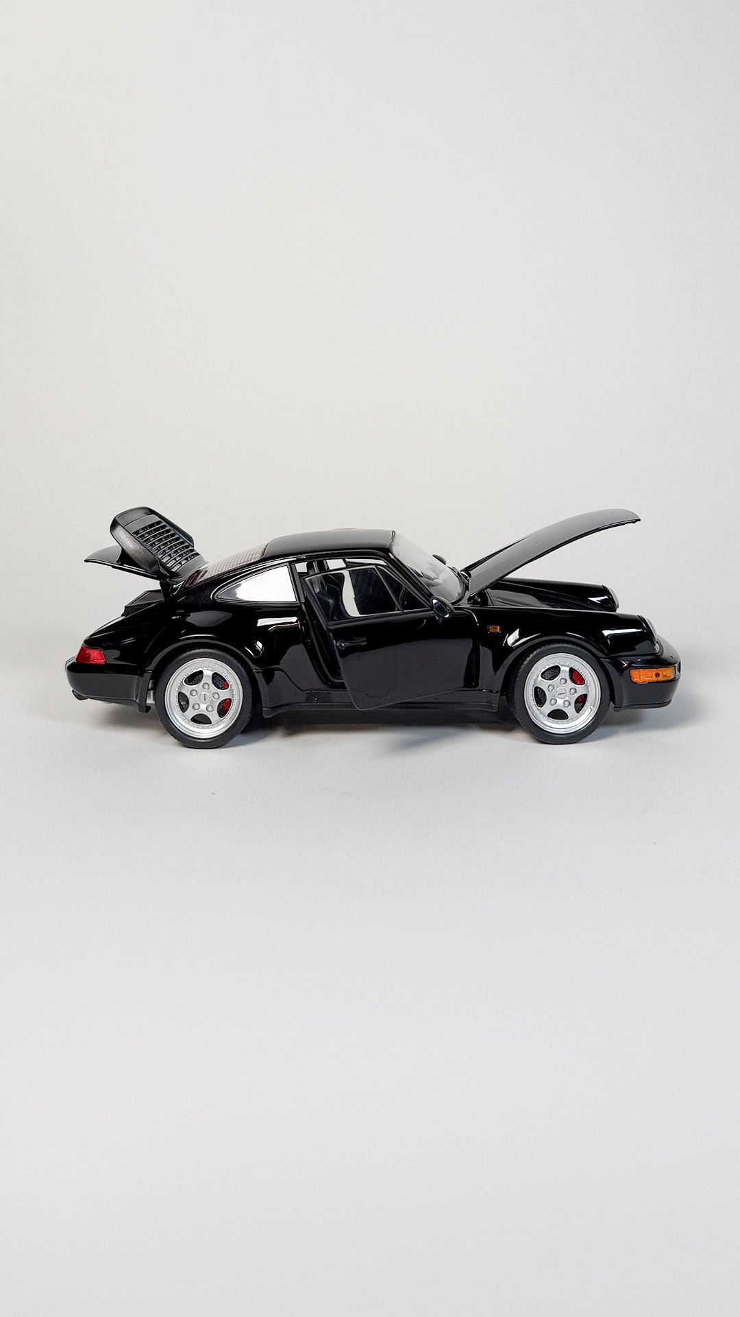 Porsche 911 964 Turbo 1:18 sort modelbil fra NEX Models med klassisk 911 design