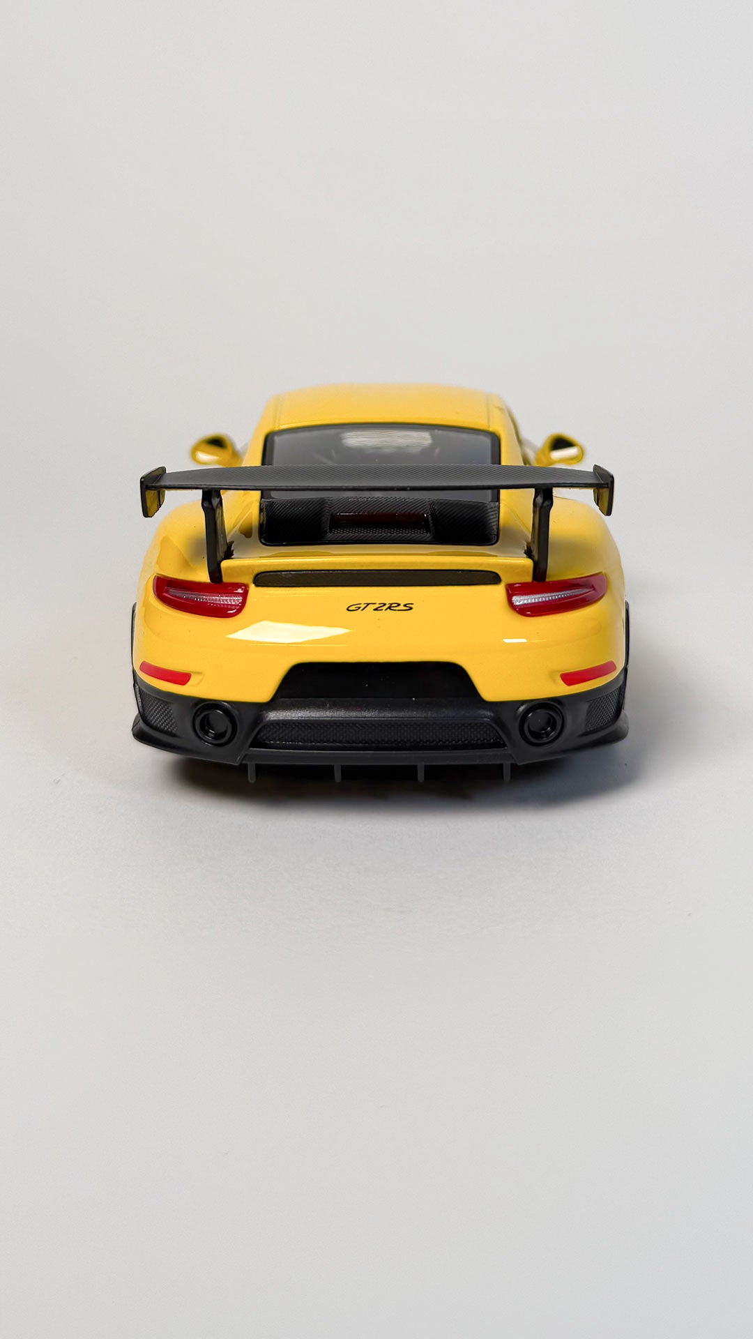 Porsche 911 GT2 RS 1:24