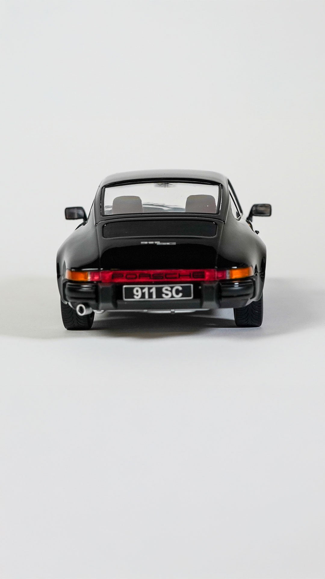 Porsche 911 SC Coupe 1983 1:18