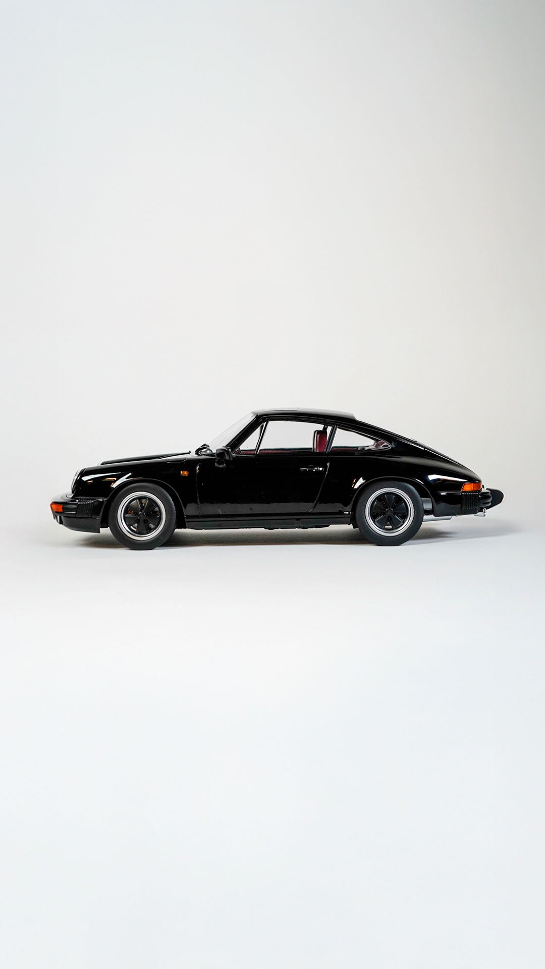 Porsche 911 SC Coupe 1983 1:18