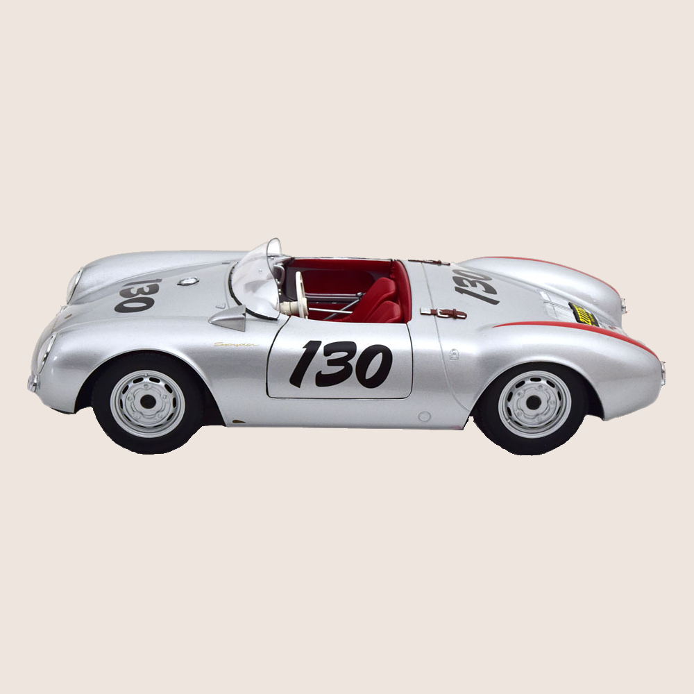 1:12 Porsche 550A Spyder #130, Little Bastard 1956 - 1:12 model af Porsche 550A Spyder, berømt som "Little Bastard", en legende inden for bilhistorie.