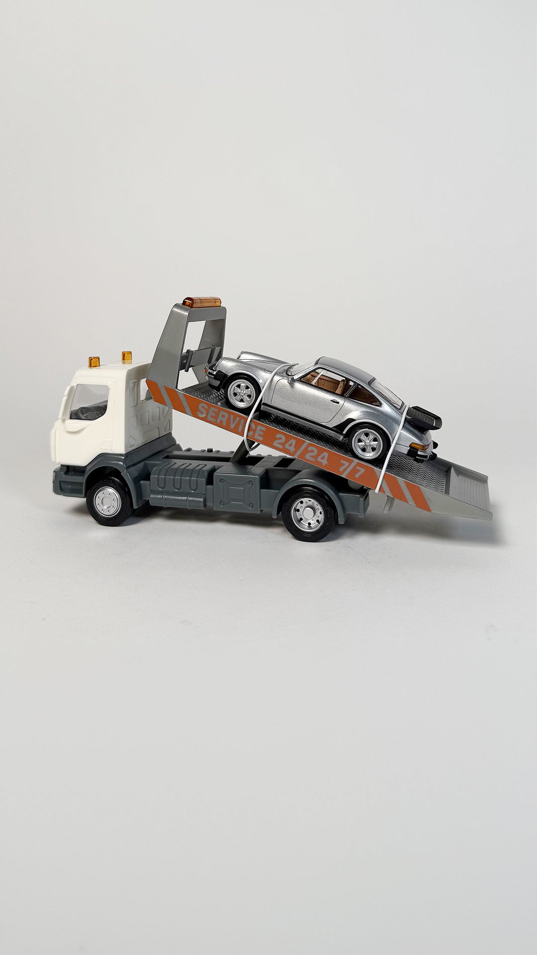 Renault Trucks D Dépanneuse et 911 Turbo 1:43