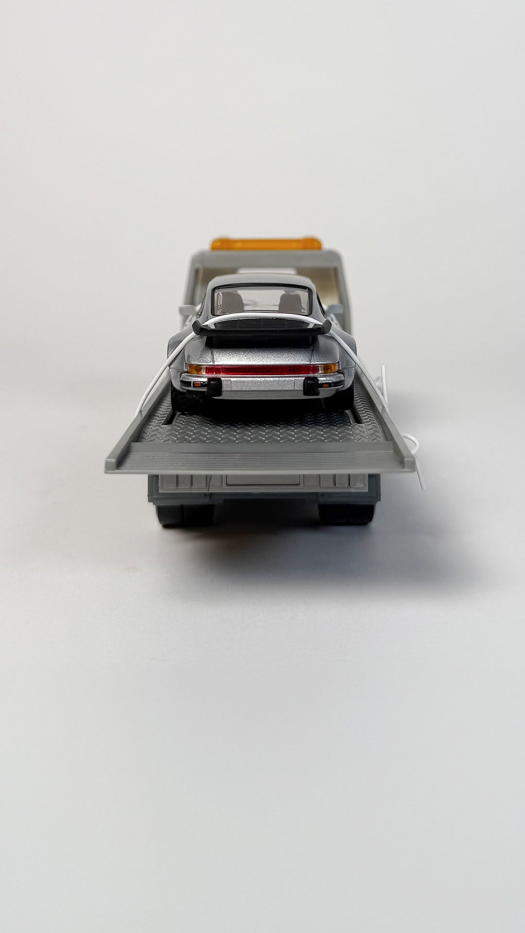 Renault Trucks D Dépanneuse et 911 Turbo 1:43