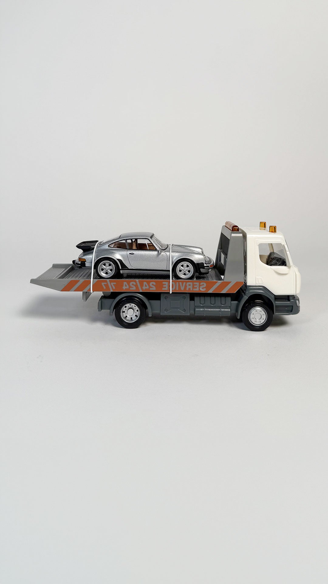 Renault Trucks D Dépanneuse et 911 Turbo 1:43