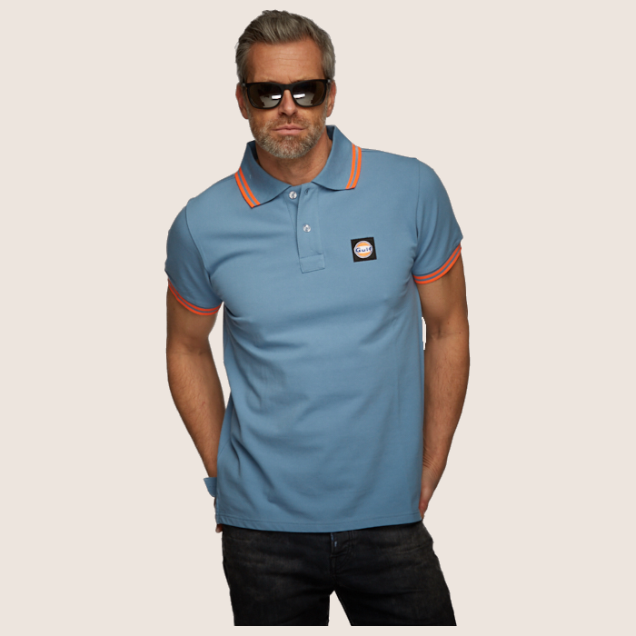 Gulf Racing Team Polo (Cobalt) – Cobalt blå Gulf Racing Team polo, en stilfuld hyldest til motorsport.