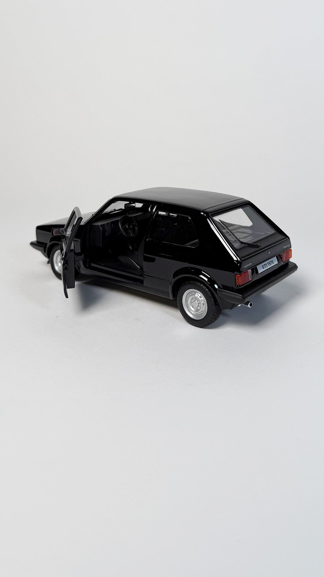 Volkswagen Golf MK1 1979 1:24 Sort