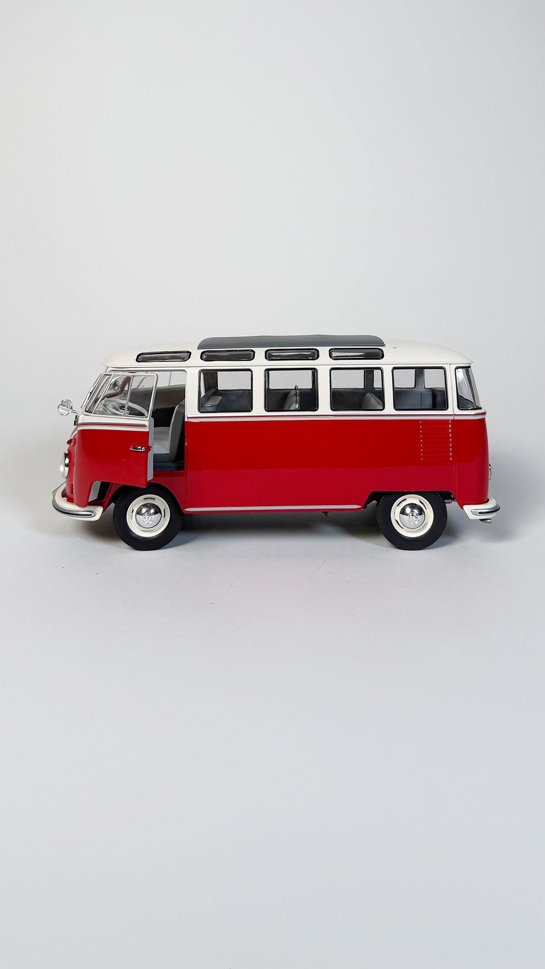 Volkswagen T1 Samba 1:18
