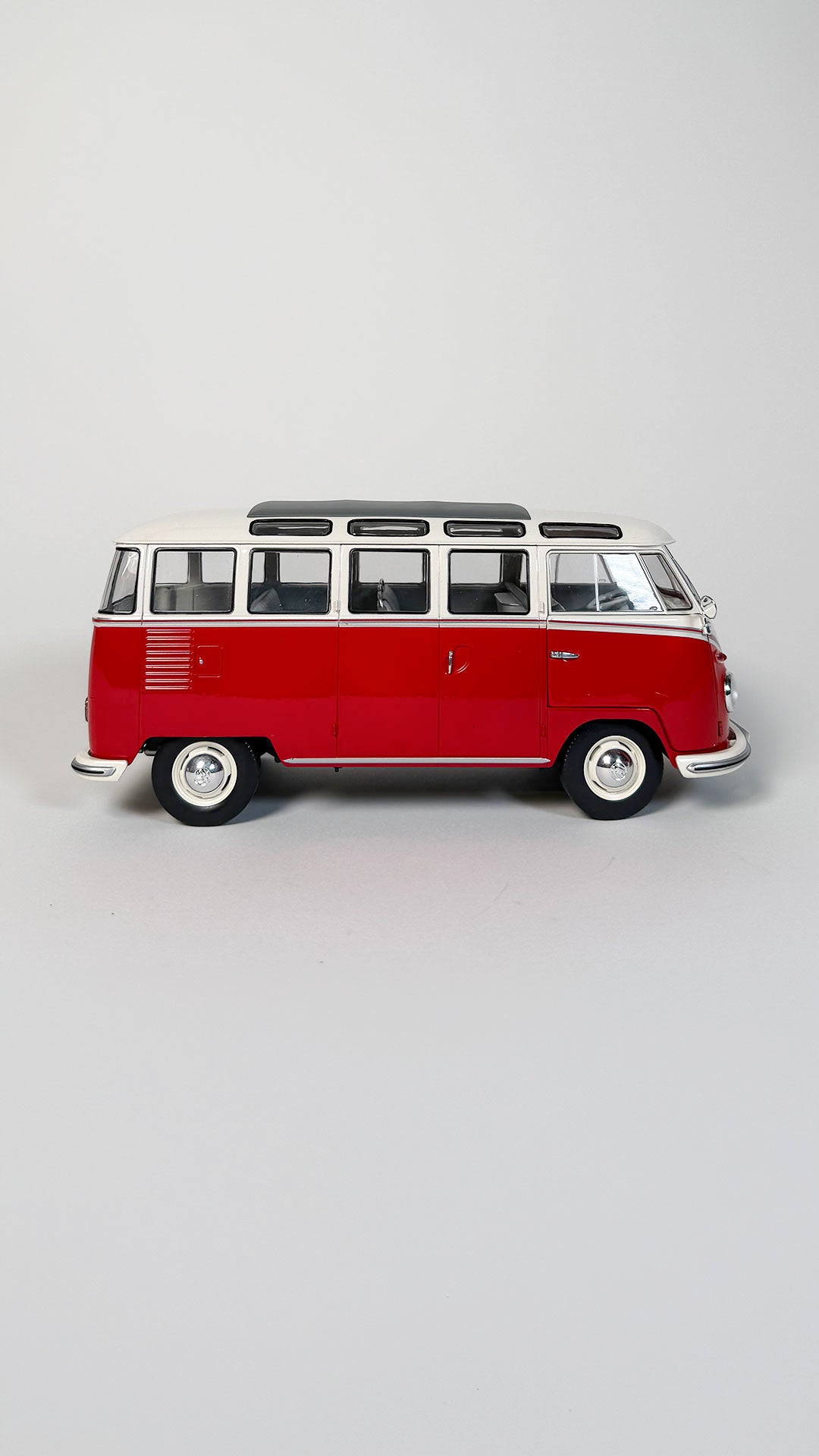 Volkswagen T1 Samba 1:18