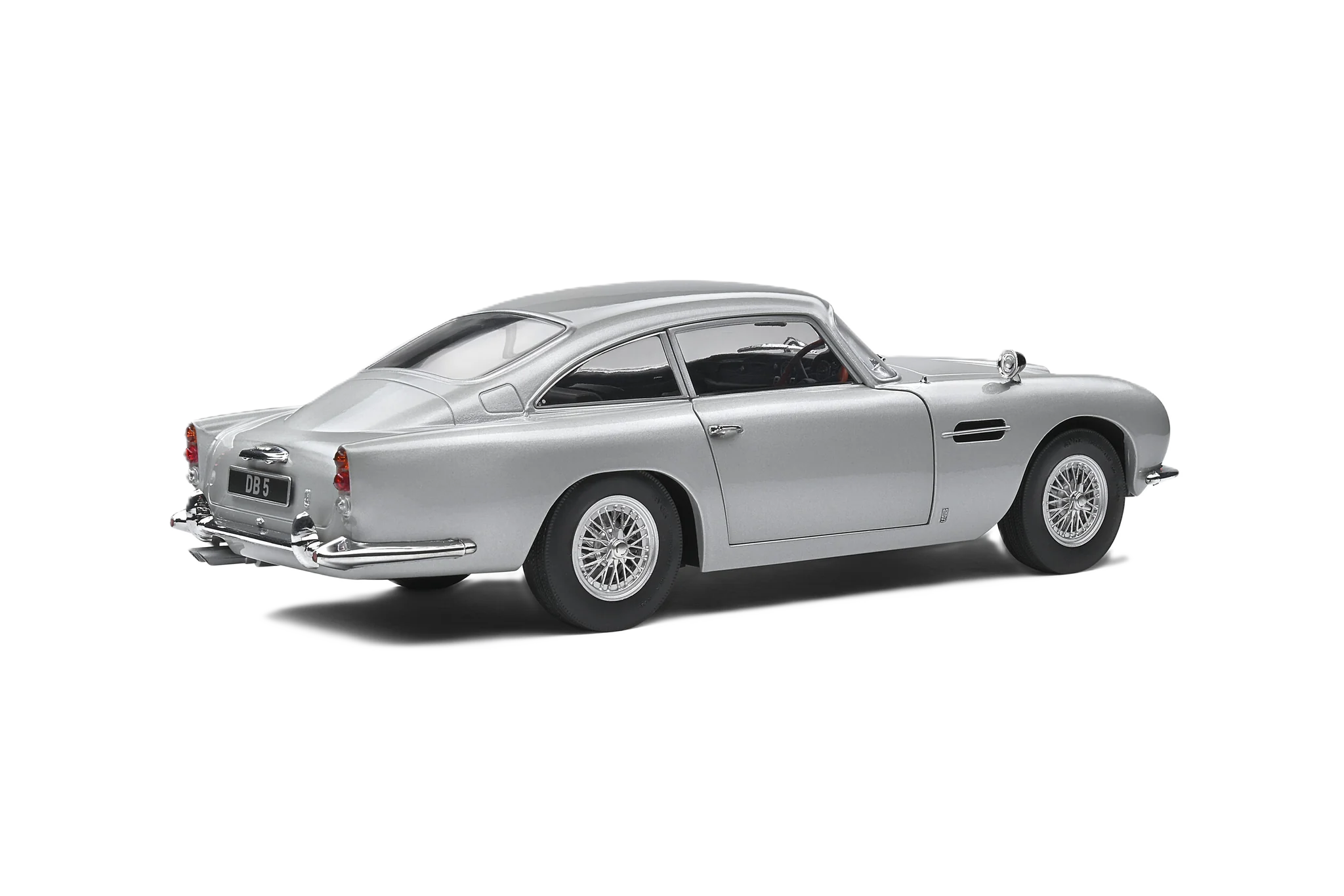 Aston Martin DB5 1964 Silver Birch 1:18 modelbil fra Solido med klassisk design