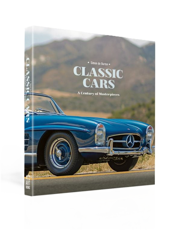 Classic Cars: A Century of Masterpieces af Simon de Burton, hardcover bog med historik og fotografier af ikoniske klassiske biler
