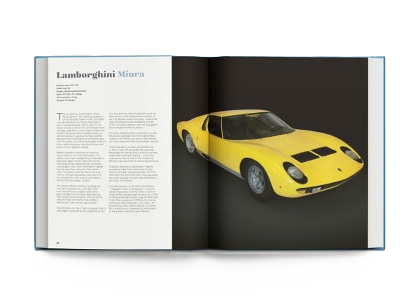 Classic Cars: A Century of Masterpieces af Simon de Burton, hardcover bog med historik og fotografier af ikoniske klassiske biler