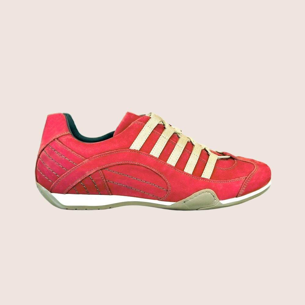 Røde Grandprix Originals Corsa Rosso sneakers i læder med dækmønstret sål og sporty design – inspireret af klassisk motorsport.
