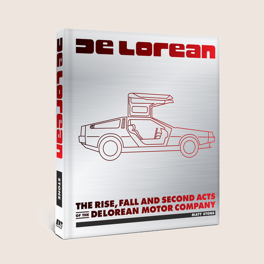 “DeLorean: The Rise, Fall and Second Acts of the DeLorean Motor Company” – Coffee-table bog af Matt Stone fra 2024, der fortæller den komplette historie om John Z. DeLorean og hans ikoniske bil fra design og produktion til popkulturiske genopstandelse.