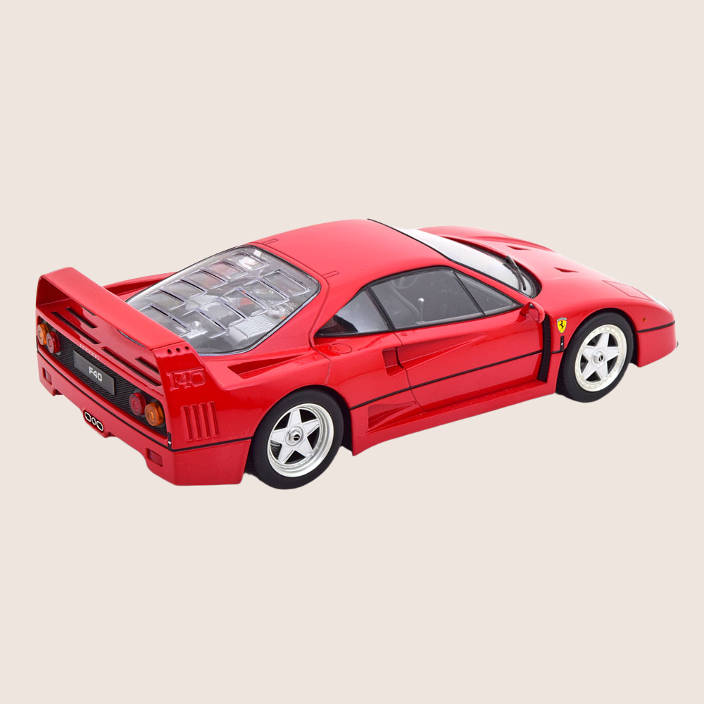 Ferrari F40 1:18 – Detaljeret model af den legendariske Ferrari F40 i skala 1:18. En ikonisk superbil med præcise detaljer og autentisk design. Perfekt til Ferrari-entusiaster og samlere.
