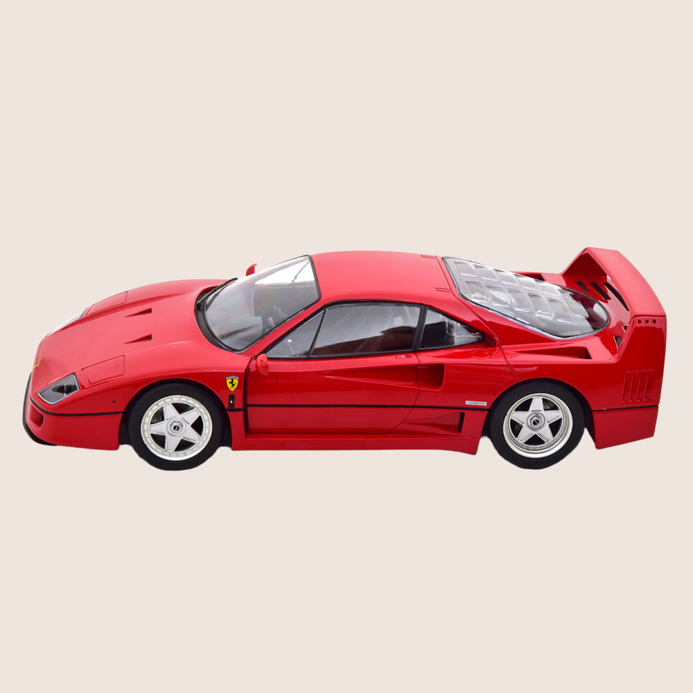 Ferrari F40 1:18 – Detaljeret model af den legendariske Ferrari F40 i skala 1:18. En ikonisk superbil med præcise detaljer og autentisk design. Perfekt til Ferrari-entusiaster og samlere.