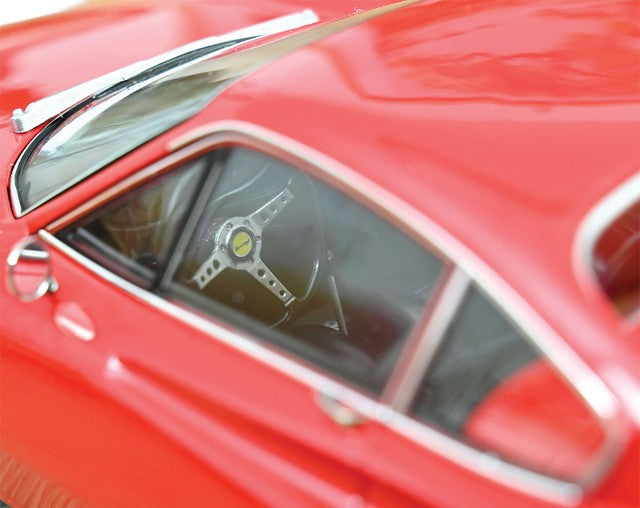 Ferrari 246 GT Dino 1968 1:18 model i rød med detaljeret karrosseri og realistisk interiør