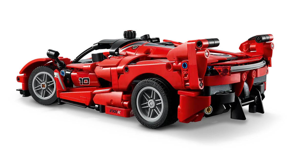 LEGO Ferrari FXX K 42212 med detaljeret superbil-design og autentisk Ferrari-stil